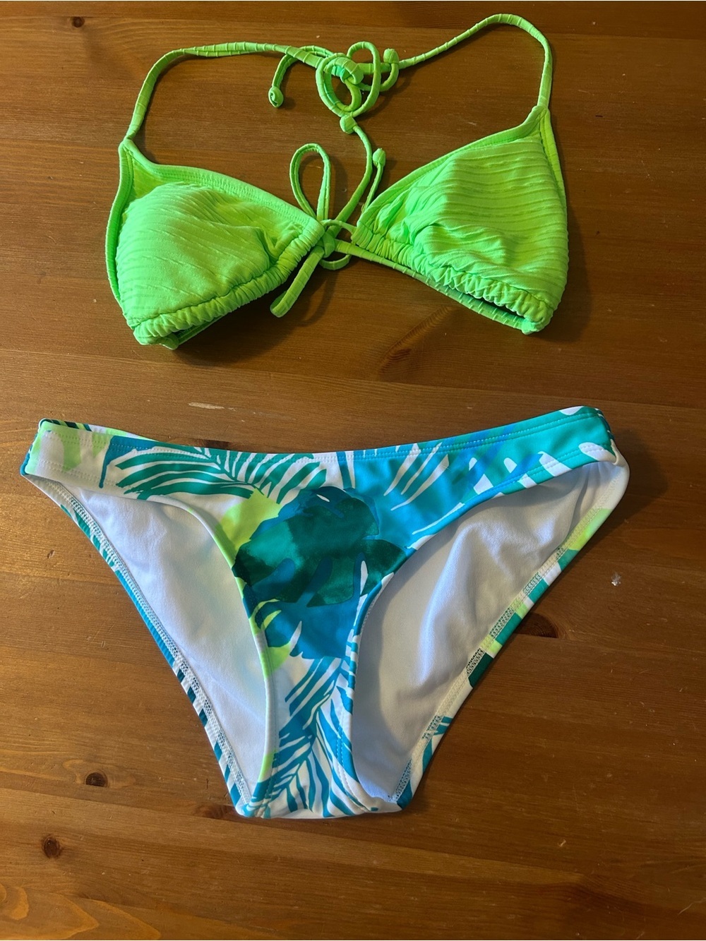 Like new xhiliration, medium bikini Bright Tropical